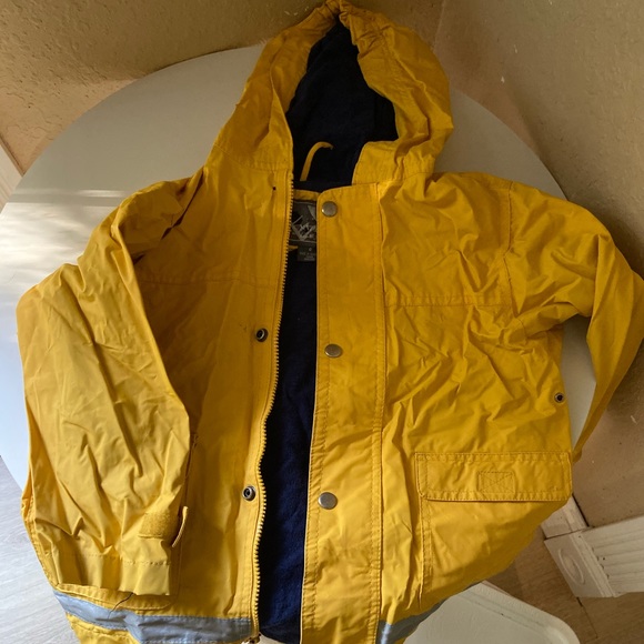 Yellow rain coat - Picture 1 of 3